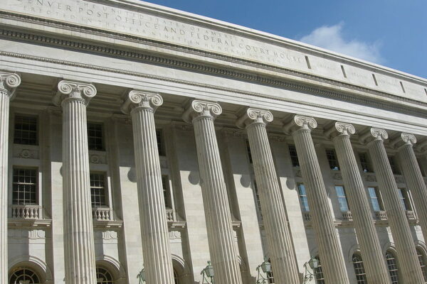 800px-Denver-federal-courthouse.jpg